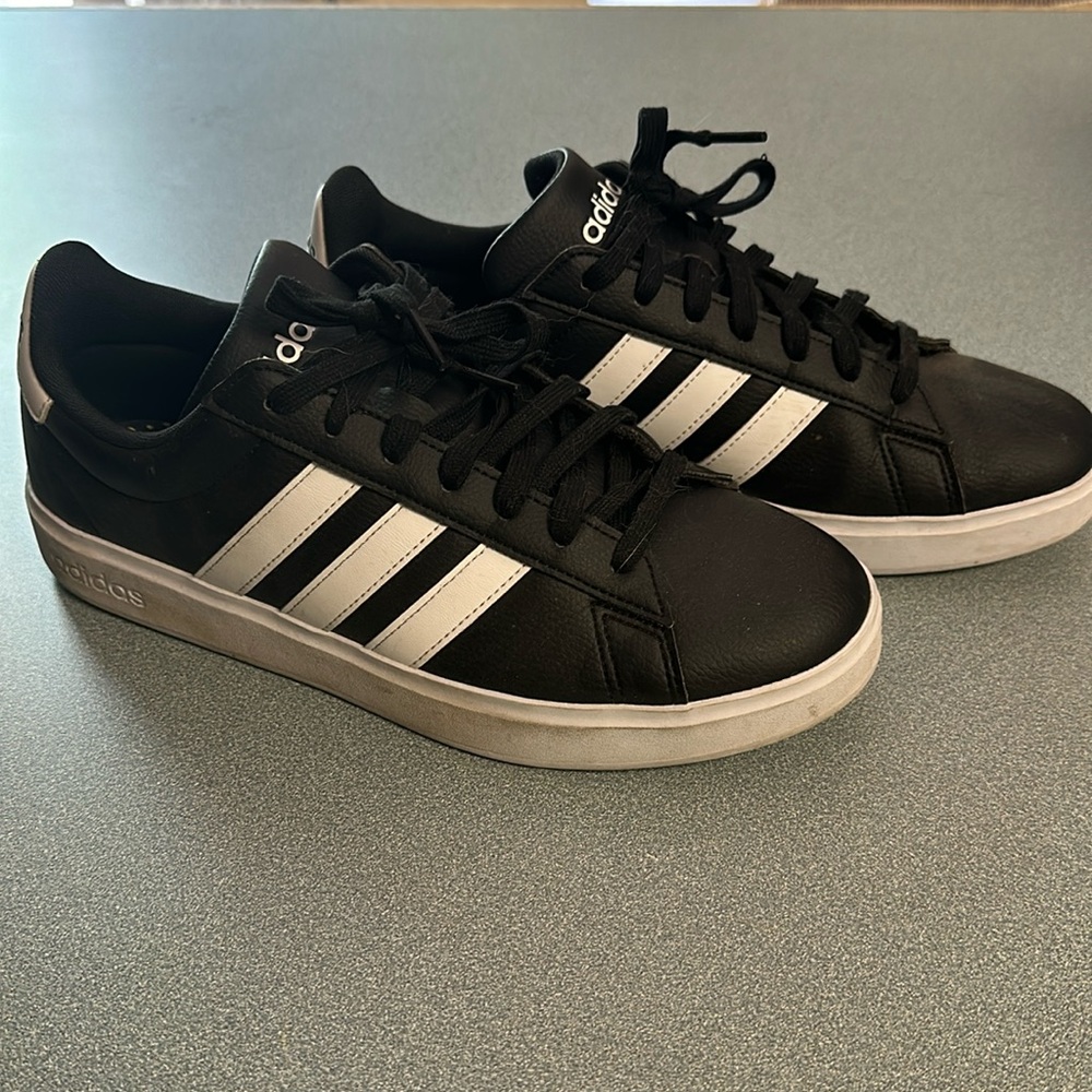 Adidas grand court shoes
